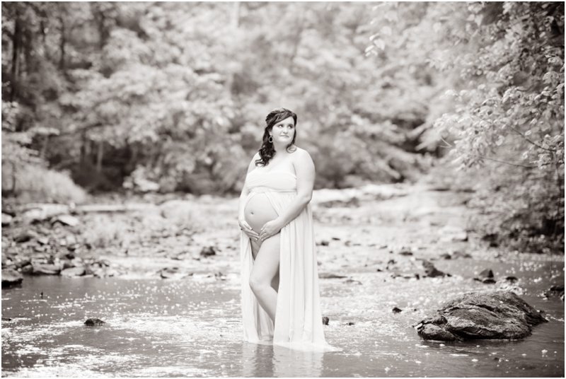 Asheboro NC creek maternity photo_2722.jpg