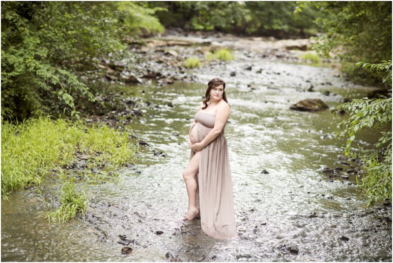 Asheboro NC creek maternity photo_2723.jpg