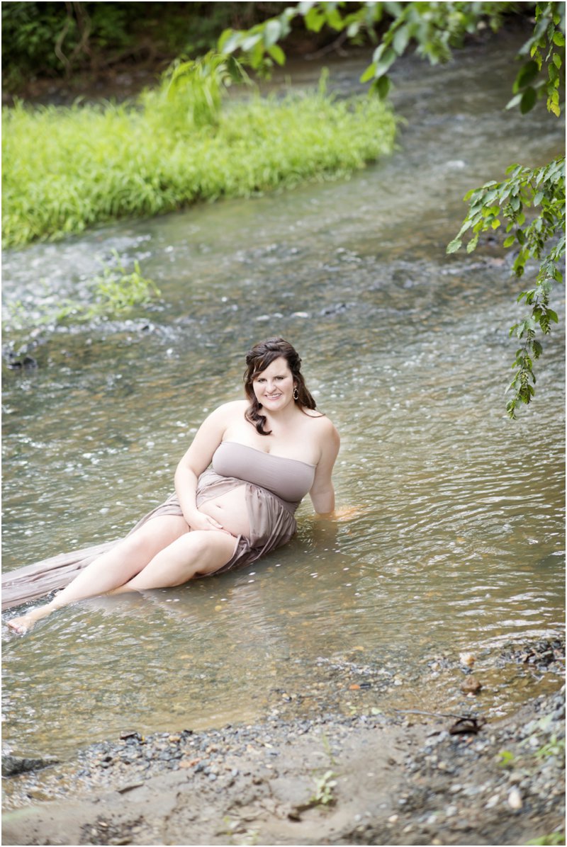 Asheboro NC creek maternity photo_2725.jpg
