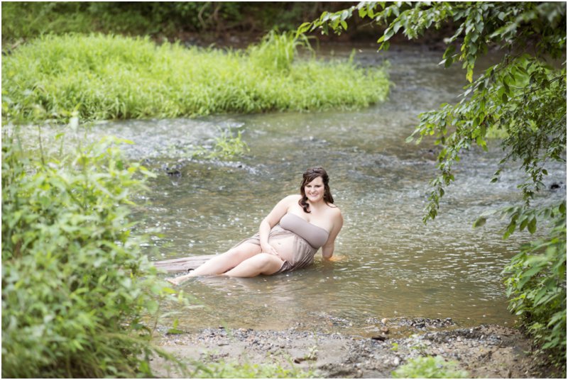 Asheboro NC creek maternity photo_2726.jpg